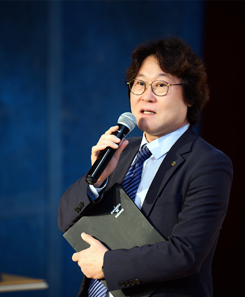 군산시민예술촌장 최부헌